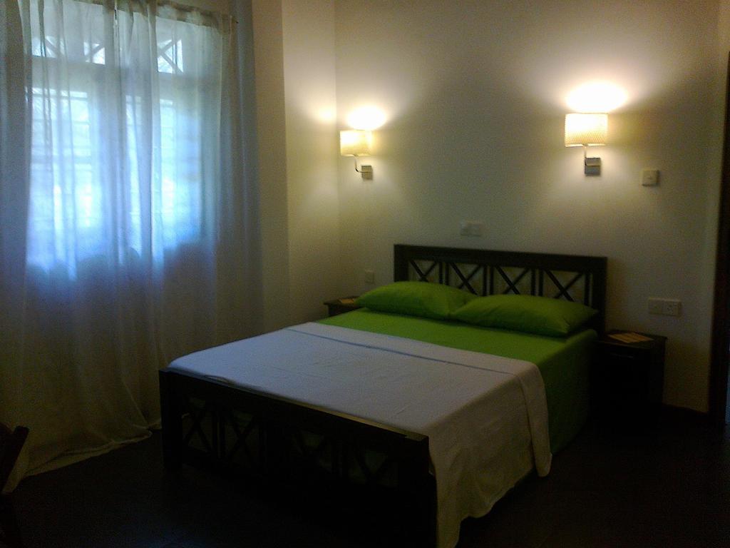 Rohan Villa Hikkaduwa Room photo